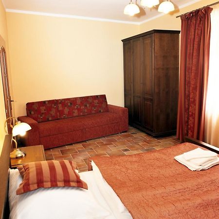Hotel Pelikán Třeboň Esterno foto