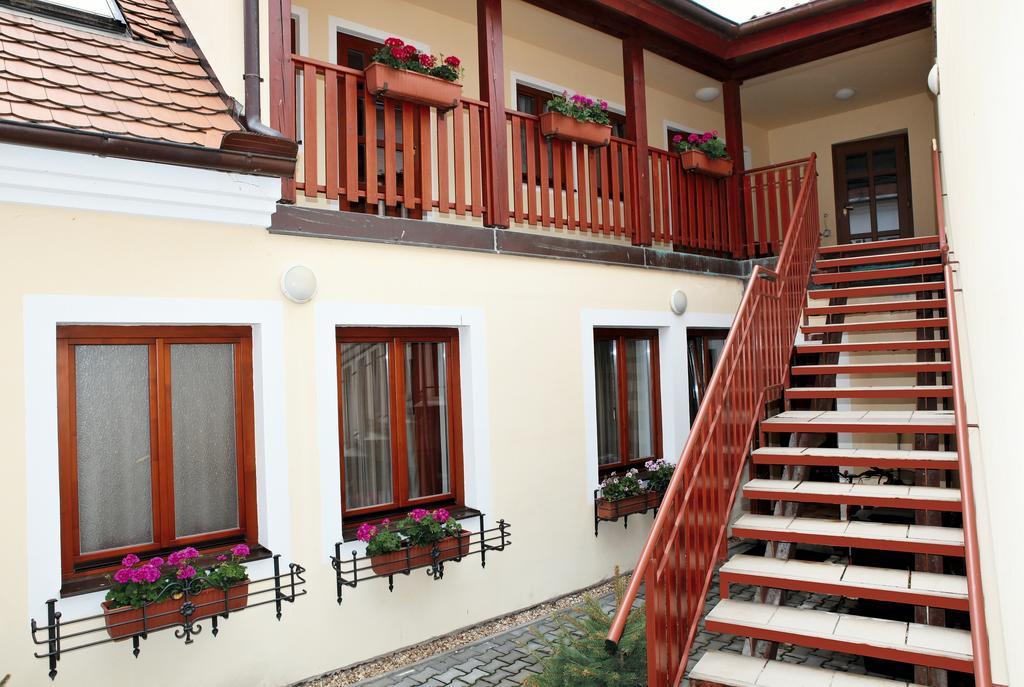 Hotel Pelikán Třeboň Esterno foto