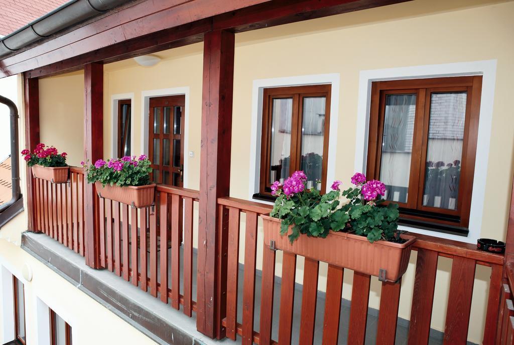 Hotel Pelikán Třeboň Esterno foto