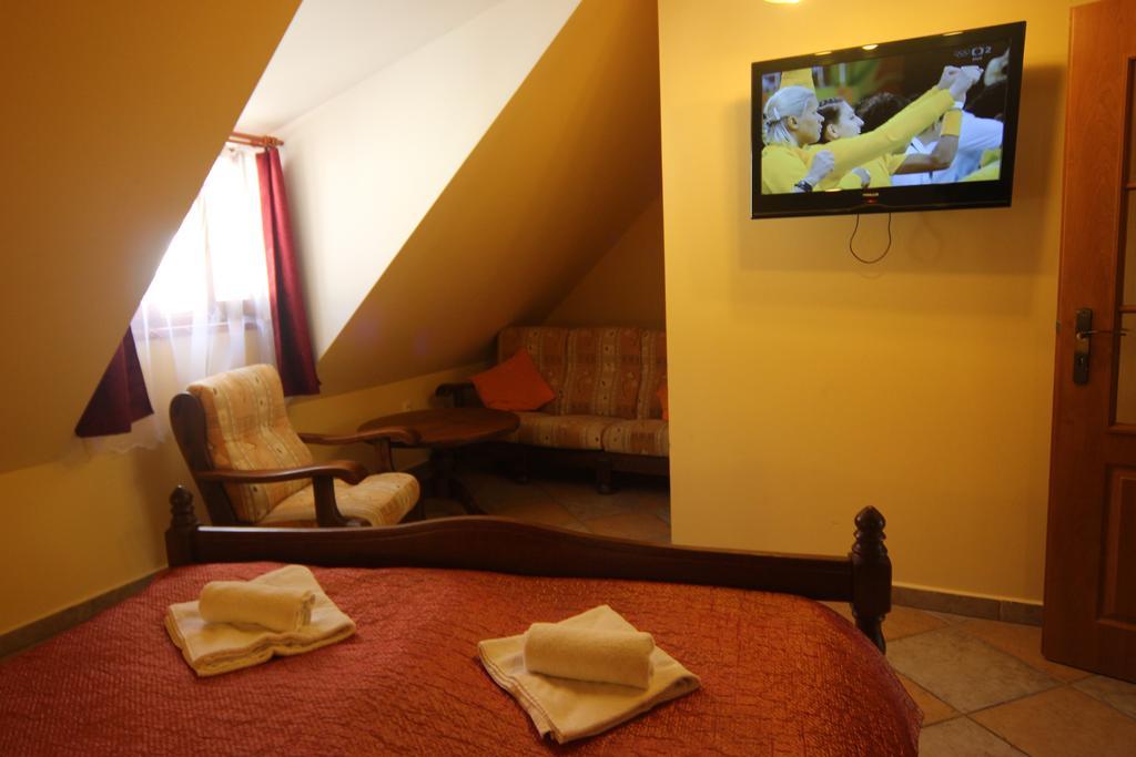 Hotel Pelikán Třeboň Esterno foto